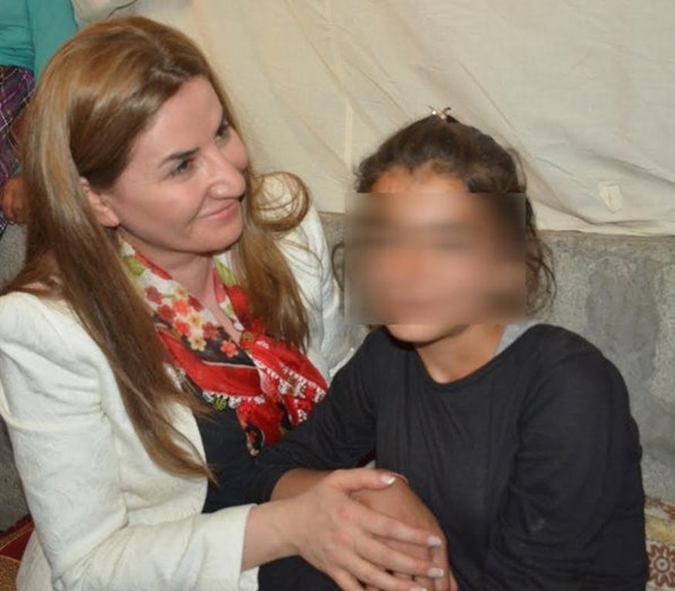 Kuzey Irak’taki Bölgesel Kürt Yönetimi’nin topraklarına kaçan kızın (sağda) kurtuluşu Irak Parlamentosu’nun Ezidi milletvekili Vian Dakhil (solda) tarafından doğrulandı.
