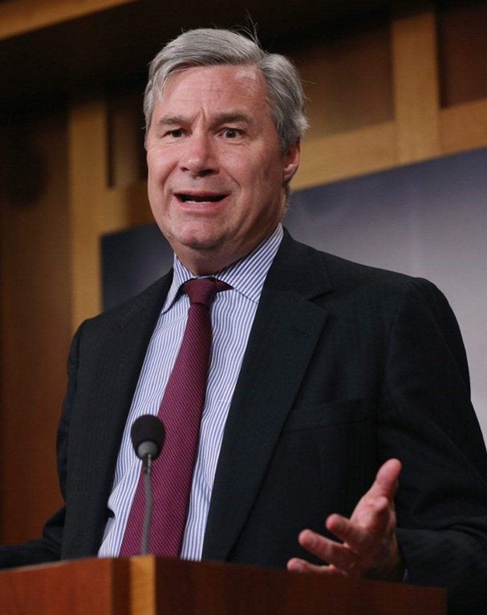 Demokrat Parti Senatörü Sheldon Whitehouse.