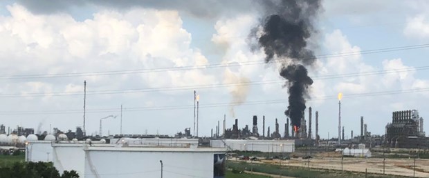 2019-07-31T172043Z_465626085_RC1FD4AE6FE0_RTRMADP_3_EXXON-MOBIL-BAYTOWN-FIRE.JPG
