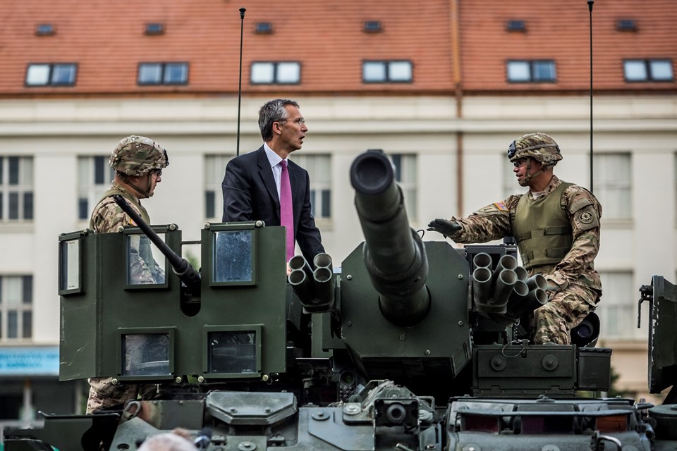 NATO Genel Sekreteri, Prag'da NATO birliklerini ziyaret etmişti