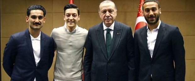 mesut özil almanya tartışma130718.jpg