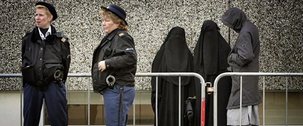 almanya hollanda burka anket020819.jpg