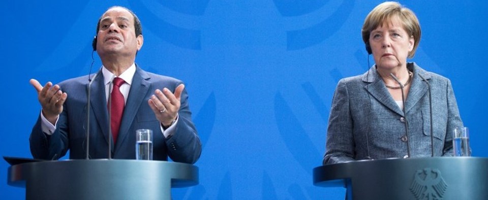 Basın toplantısında Mısırlı gazetecilerin Sisi'nin söylediklerini alkışlaması Merkel'de şaşkınlığa neden oldu.