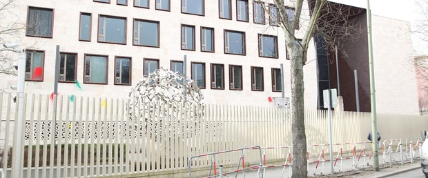 berlin almanya boyalı saldırı türk elçilik270218.jpg