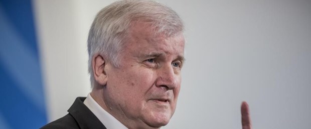 almanya deaş militan seehofer200219.jpg