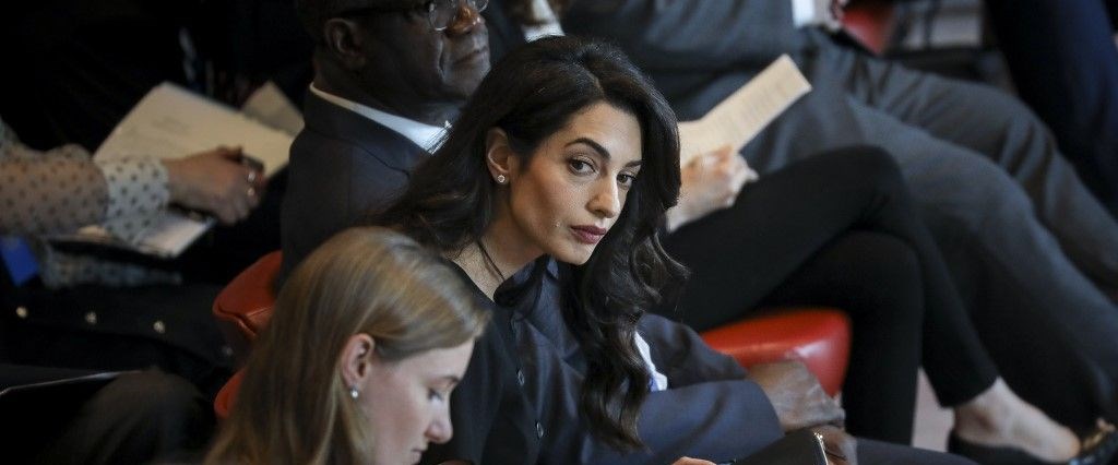 Amal Clooneyâden dÃ¼nya liderlerine âKaÅÄ±kÃ§Ä±â tepkisi ile ilgili gÃ¶rsel sonucu