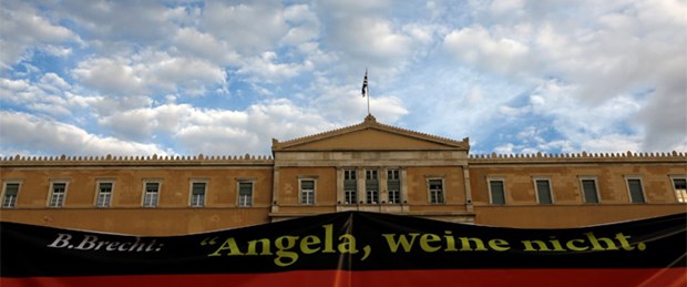 Atina'da Merkel için 'olağanüstü hal'