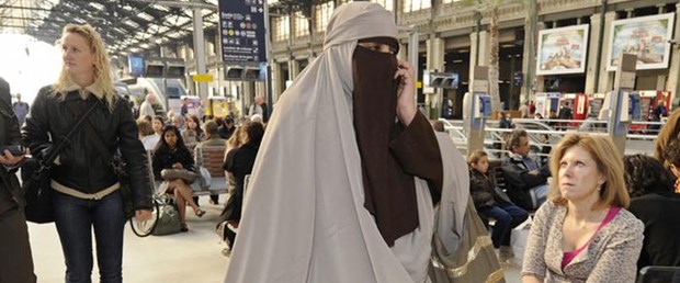 hollanda-burka-yasak240515.jpg