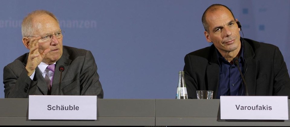 Almanya Maliye Bakanı Wolfgang Schaeuble (solda) ve Yunanistan Maliye Bakanı Yanis Varoufakis.