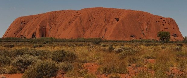 avustralya uluru kutsal kaya aborjin011117.jpg