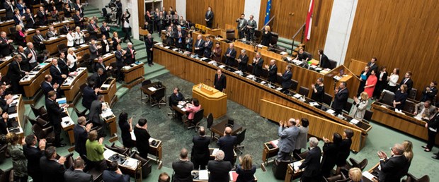 avustruya parlamento silah ambargosu251116.jpg