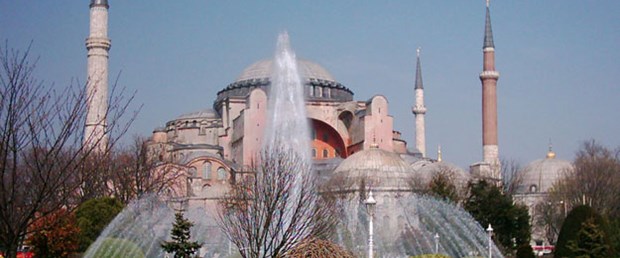 Ayasofya'ya ayine geliyorlar