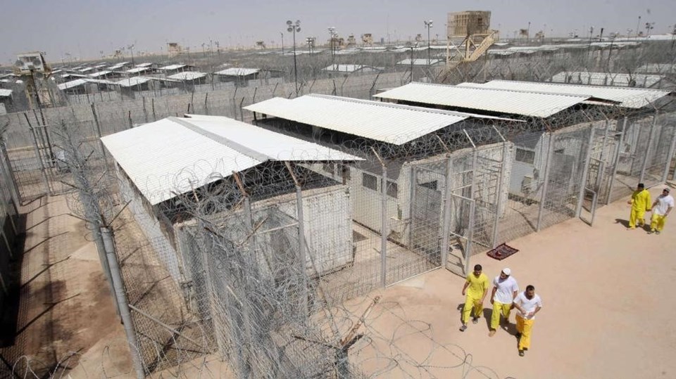Bağdadi'nin 4 yıl geçirdiği "Camp Bucca." ABD buraya 26 bin kişiyi hapsetmişti. "Bucca" ismi ise 11 Eylül saldırısında görev sırasında hayatını kaybeden itfaiye eri Ronald Paul Bucca'nın soyadından alınmıştı.