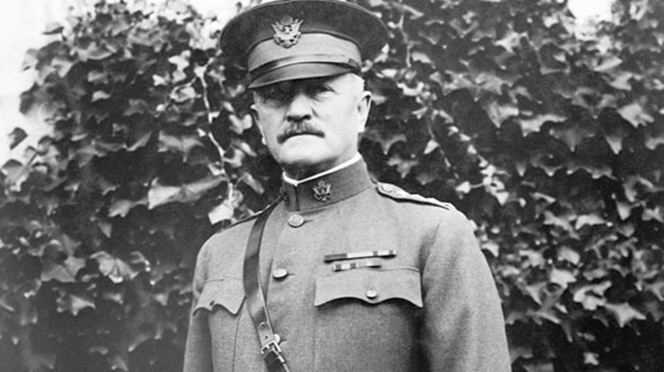 Birçok tarihçi, ABD'li General John J. Pershing'in Filipinli Müslüman militanları domuz kanına batırılmış mermilerle kurşuna dizdirdiği olayının şehir efsanesi olduğunu belirtiyor.