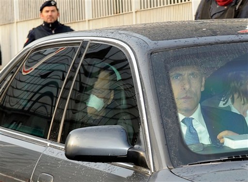 İtalya Başbakanı Berlusconi, 4 gece geçirdiği hastaneden bu gün ayrıldı.