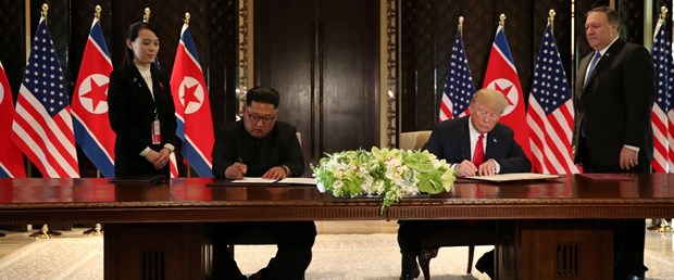 trump kim imza.JPG