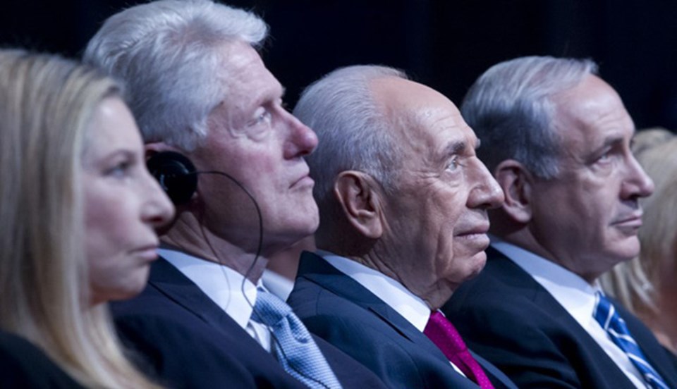 İsrail'deki konferansa ABD eski Başkanı Bill Clinton da katıldı.