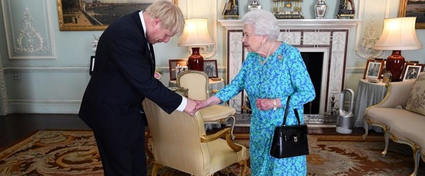 kraliçe boris johnson yalan1209019.jpg