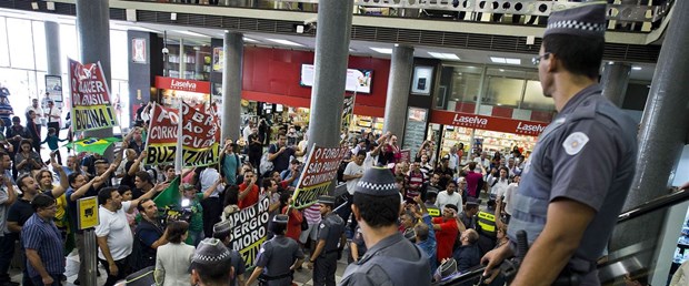 170209-brezilya-polis.jpg