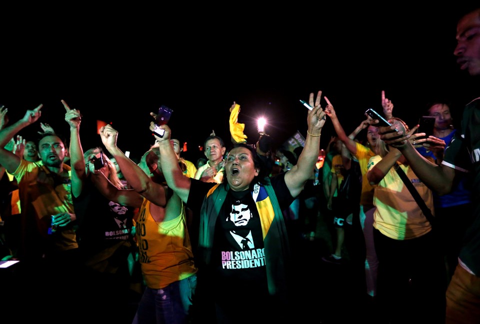 Bolsonaro destekçileri ilk tur sonuçlarının gelmesiyle beraber sokaklarda kutlama yaptı. 