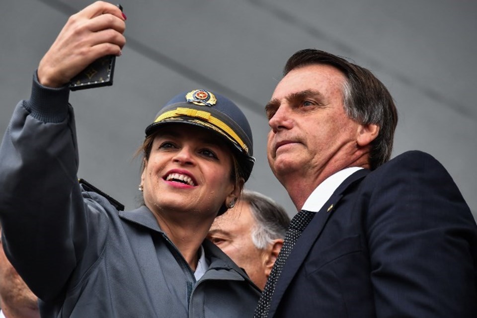 Ortadoğu'yu "dünyanın çöplüğü" olarak nitelendiren Jair Bolsonaro kadınlara daha az maaş ödenmesini savunuyor.