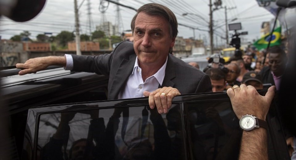 Güney Amerika solu Brezilya'da iktidar için yarışan Jair Bolsonaro'yu "mide bulantısı" olarak nitelendiriyor.