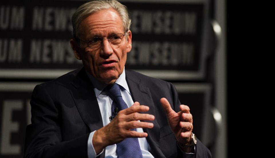 Bob Woodward, önce telefonla daha sonra da elektronik posta ile üstü kapalı tehdit edildiğini söyledi.