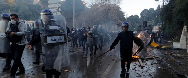 cezayir protesto cezayip polis