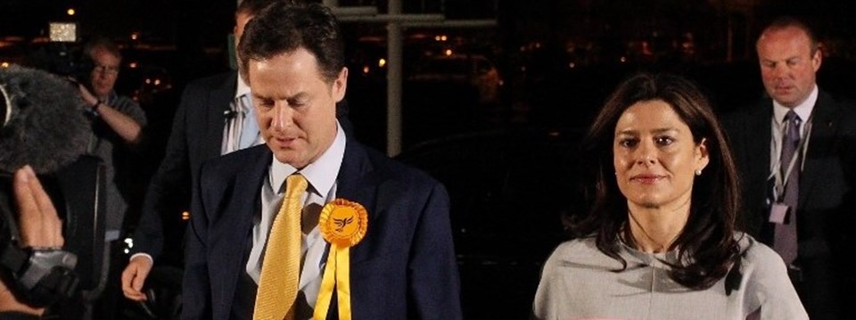 Seçimde ağır yenilgi alan Nick Clegg'in istifa etmesi bekleniyor.