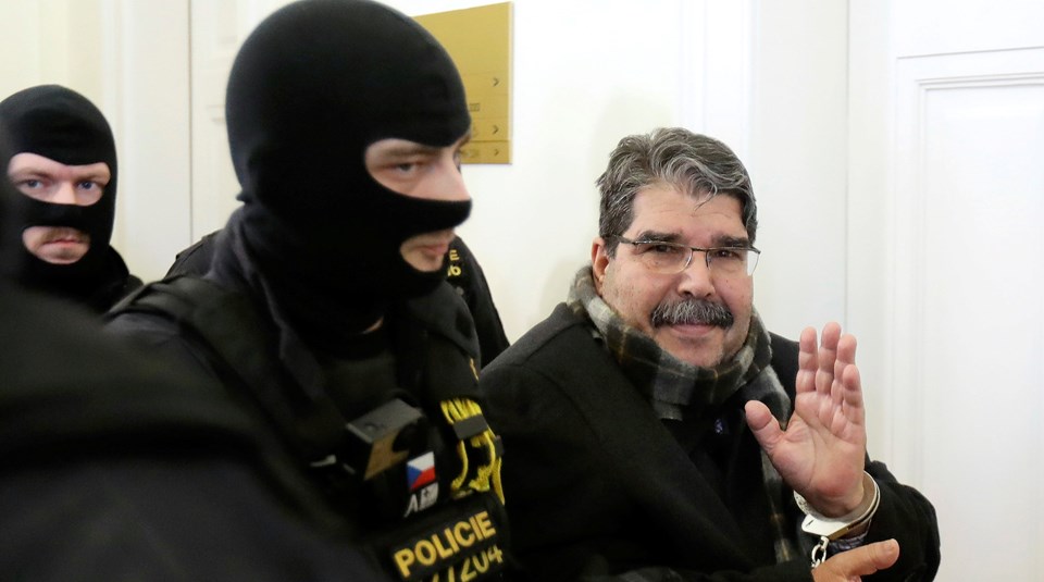 Salih Müslüm geniş güvenlik önlemleri arasında duruşma salonuna getirildi.