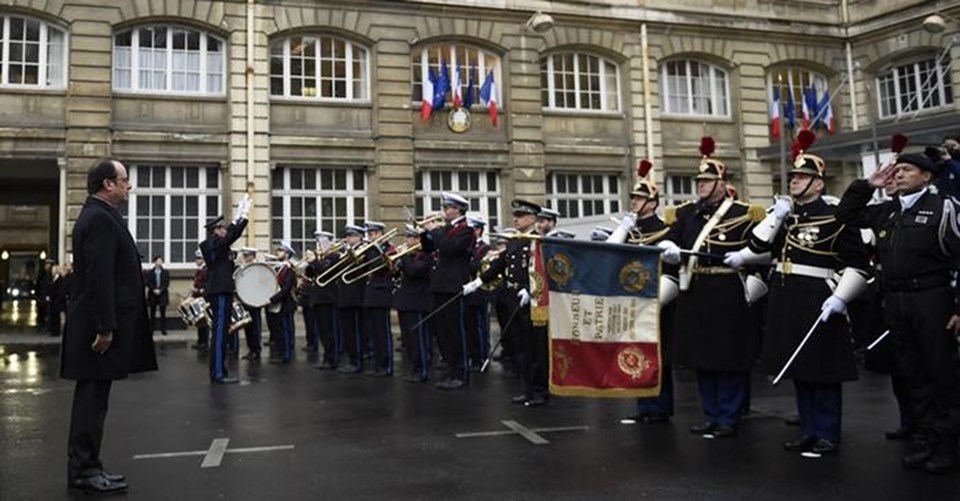 Saldırıdan hemen önce bir konuşma yapan Fransa Cumhurbaşkanı Francois Hollande, 2017'ye kadar polis ve jandarma birimlerine 5 bin kişi katılacağını duyurmuştu.