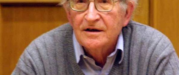 Chomsky: Bilgiler filtrelendi, çarpıtıldı