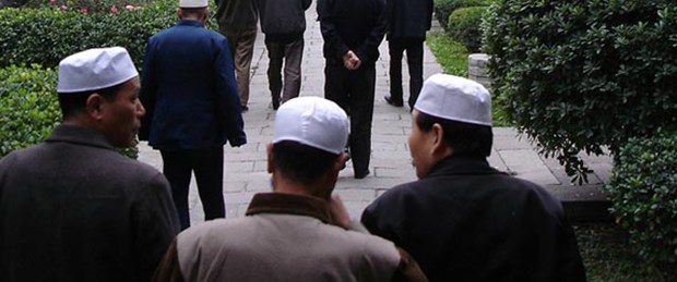 Çin'de polis cami yıkmak isteyince olay çıktı