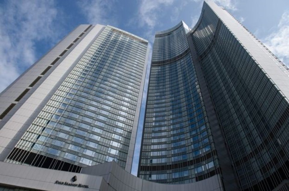 Çinli milyarder en son iki kadın korumasıyla birlikte Hong Kong'daki Four Seasons Hotel'de görülmüştü.