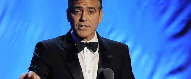 Clooney: Köyleri kasten ateşe vermek savaş suçu