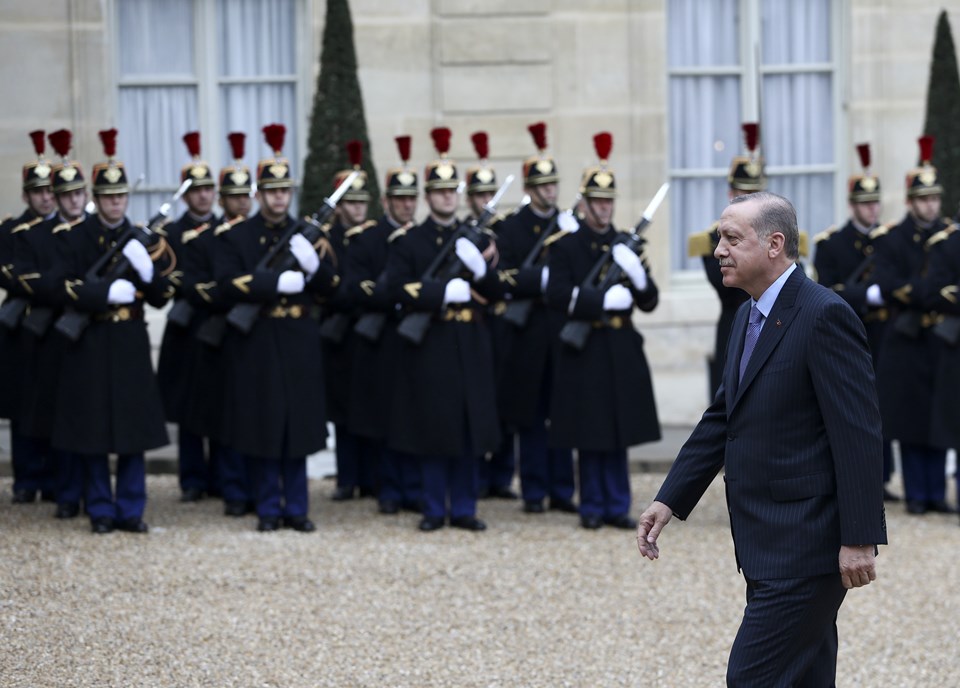 Cumhurbaşkanı Erdoğan Elysee Sarayı'nda resmi törenle karşılandı.