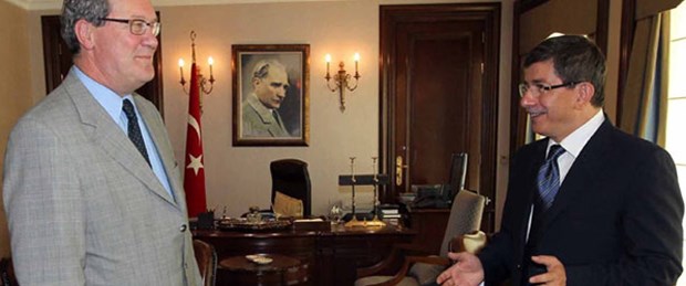 Downer'dan Davutoğlu'na 'Kıbrıs' ziyareti