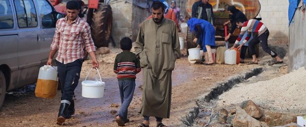 suriye idlib tahliye080818.jpg