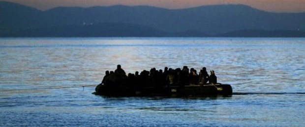 ege-denizinde-kacaklari-tasiyan-bot-batti.jpg