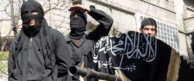suriye-elnusra-eğit-donat170815.jpg