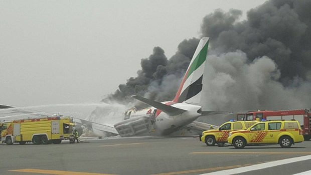 Emirates yolcu uçağında büyük panik