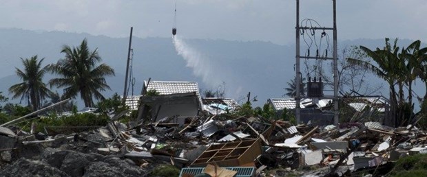 endonezya deprem110119.jpg