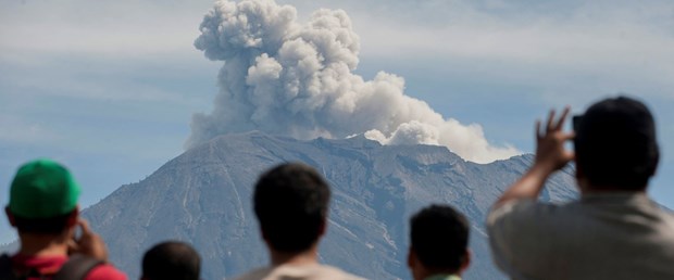 endonezya volkan agung150118.JPG