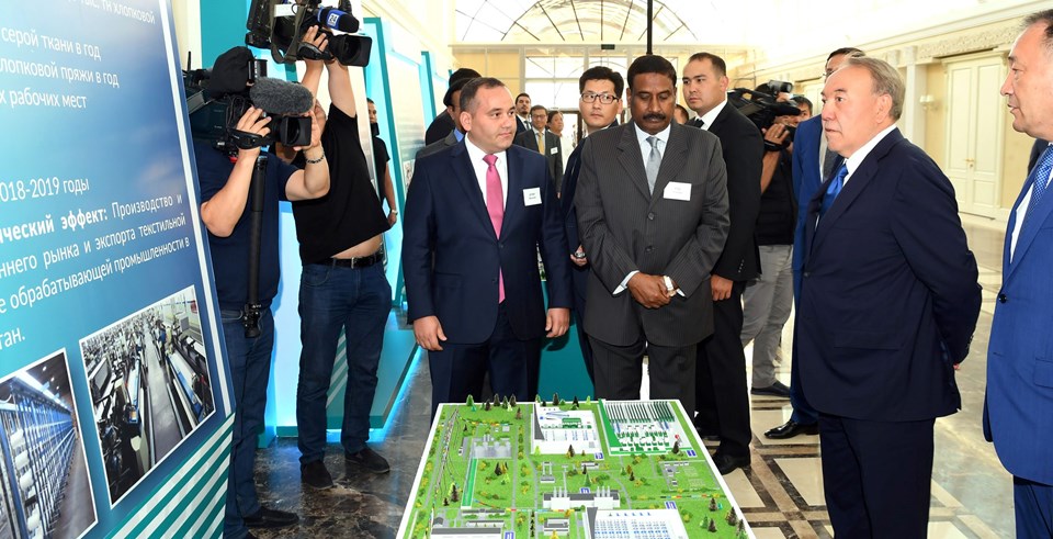 Cumhurbaşkanı Nazarbayev, bölgedeki uluslararası havalimanı, demiryolları, karayollarının yanı sıra, Aktau ve Kurık limanlarının ülke ekonomisine büyük etki sağlayacağını kaydetti.