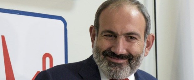 ermenistan paşinyan140119.jpg
