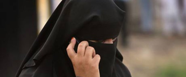 Eşine burka giydiren, Fransız olamaz