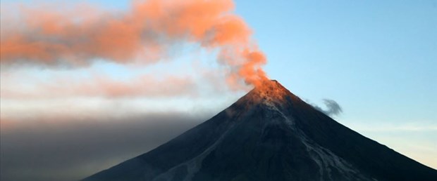 mayon yanardağı.jpg