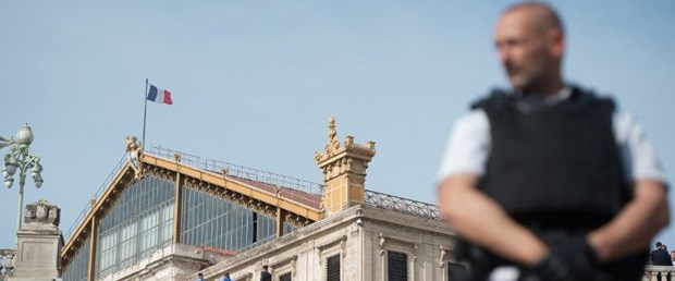 fransa polis bıçaklı saldırı230118.jpg