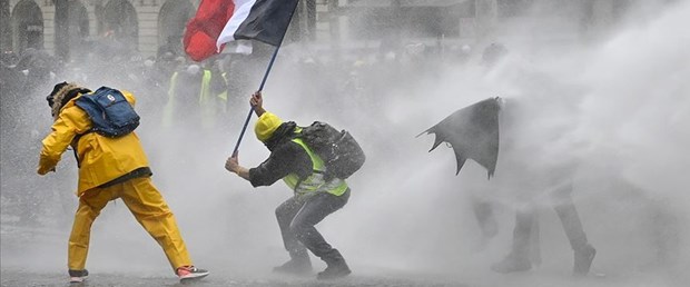 fransa sarı yelekli yasa tasarısı130319.jpg