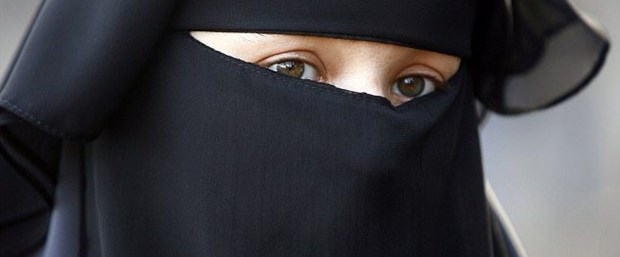 avusturya burka yasak fransız işadamı050218.jpg